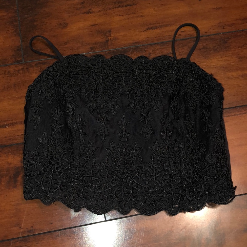 Black Kendall and Kylie crop top